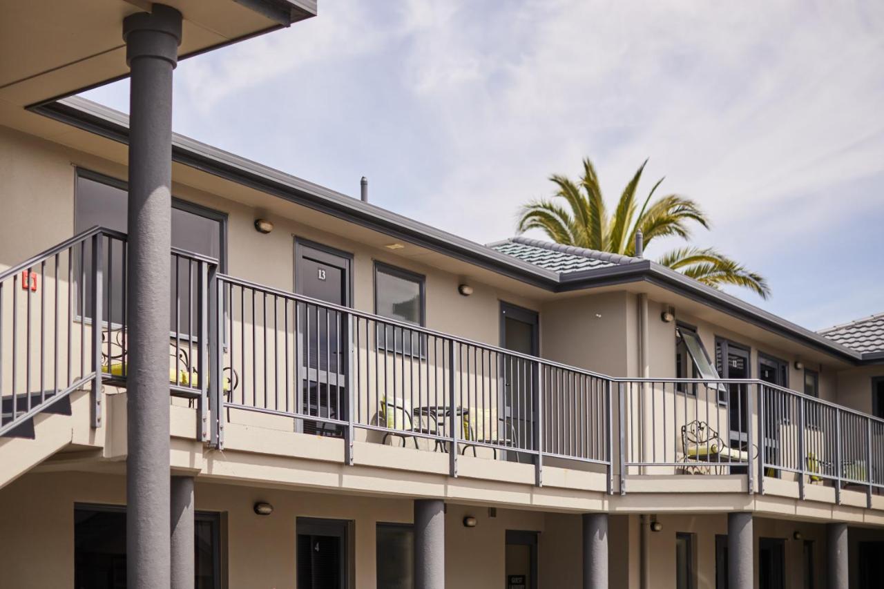 Palms Motel 4*